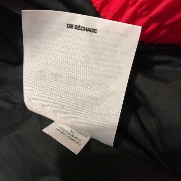 Jumpman Retro Men's Red Puffer Jacket🔥 - Picture 11 of 13